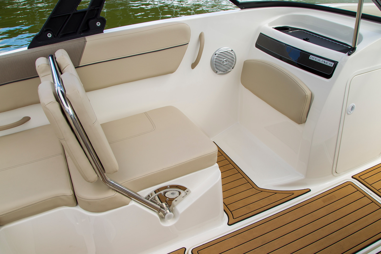 Bayliner VR5 med MerCruiser sterndrive - 8
