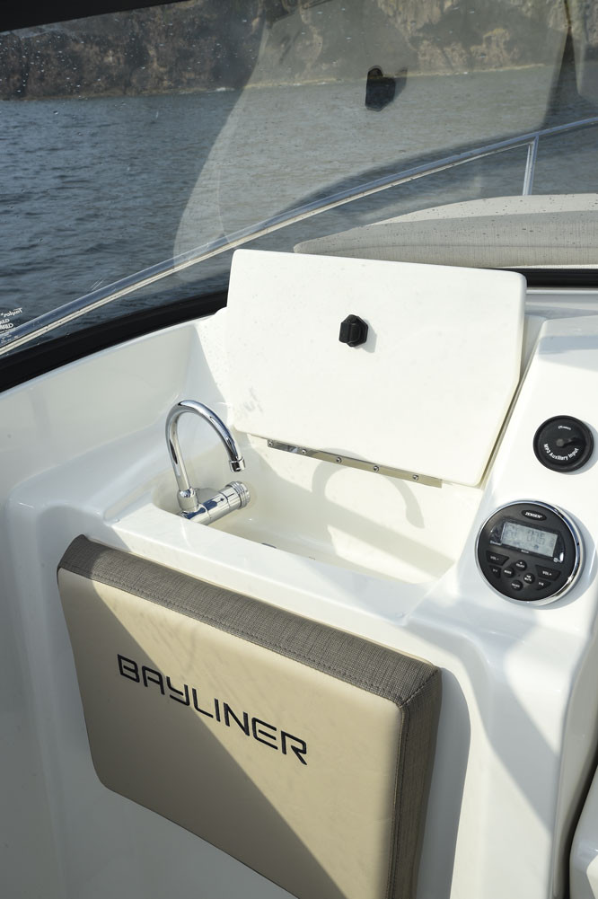 Bayliner VR5 OB Cuddy - 25