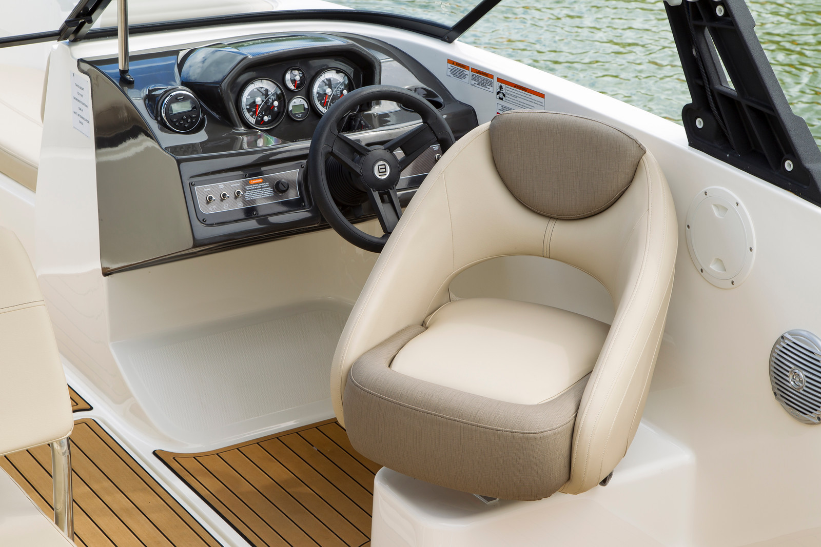 Bayliner VR5 med MerCruiser sterndrive - 10